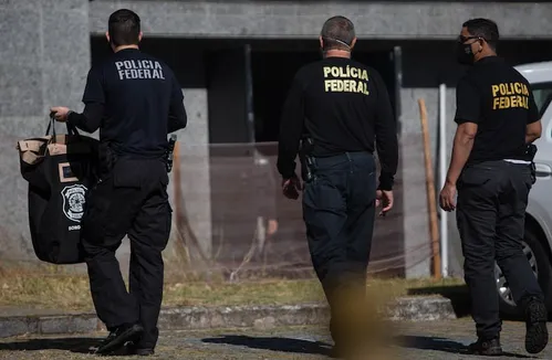 
          Imagem ilustrativa da imagem Mais de 1 mil postos de combustível estariam sob controle do crime; PF investigará elo com facções
          