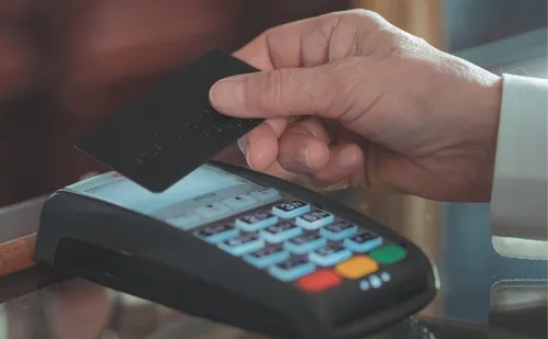 
          Imagem ilustrativa da imagem Mais de 16 mil limpam o nome todo mês no ES
          