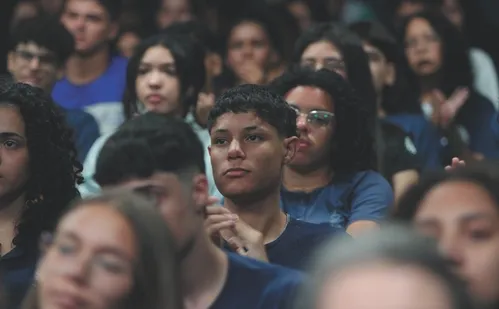 
          Imagem ilustrativa da imagem Mais de 37 mil vão aprender profissão no ensino médio
          