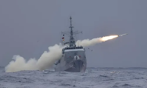 
          Imagem ilustrativa da imagem Marinha abre as portas de dois poderosos navios de guerra para o público do Recife
          