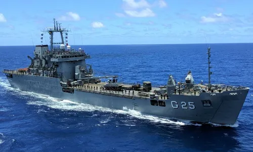 
          Imagem ilustrativa da imagem Marinha abre as portas de dois poderosos navios de guerra para o público do Recife
          