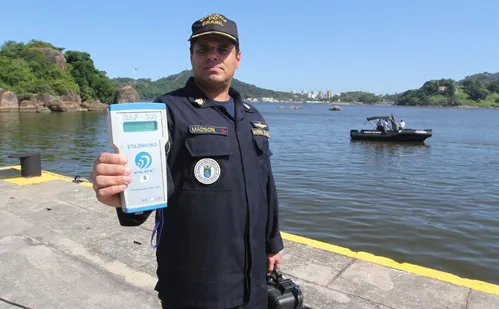 
          Imagem ilustrativa da imagem Marinha faz blitze do bafômetro no mar
          