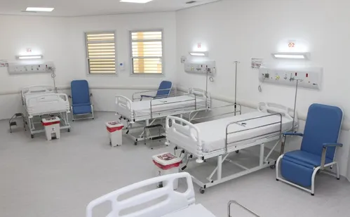 
          Imagem ilustrativa da imagem Médico relembra atendimento à própria mãe na UTI: "Maturidade profissional"
          