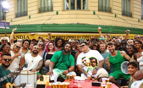 
          Imagem ilustrativa da imagem Menos é Mais inicia gravação de novo projeto musical
          