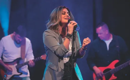 
          Imagem ilustrativa da imagem Mensagem de fé e esperança na voz de Andressa Cordeiro
          