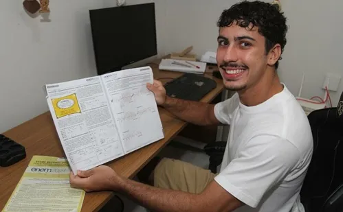 
          Imagem ilustrativa da imagem “Não esperava”, diz aluno que acertou todas as questões de Matemática do Enem
          