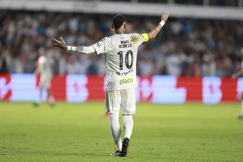 
          Imagem ilustrativa da imagem Neymar inicia jogo do Santos e volta a ser titular após mais de um ano
          