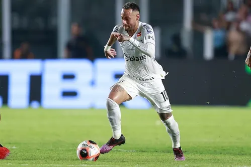 
          Imagem ilustrativa da imagem Neymar joga hoje? Veja se o craque estará em campo pelo Santos contra o Novorizontino
          