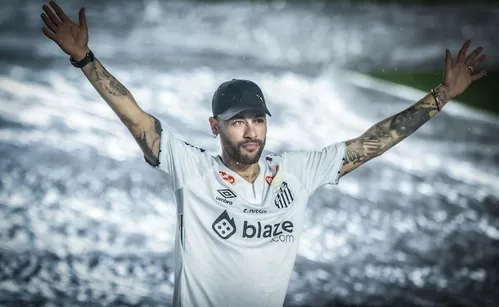 
          Imagem ilustrativa da imagem Neymar reestreia no Santos após polêmicas, declarações de amor e volta ao mundo
          