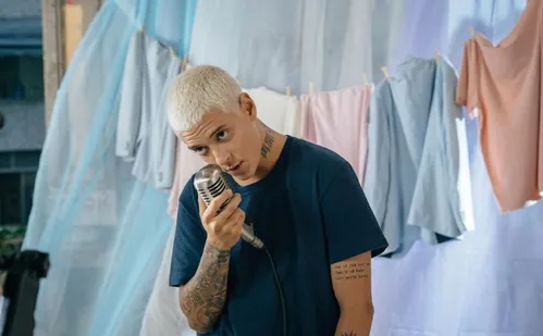 
          Imagem ilustrativa da imagem Nick Cruz, capixaba ex-participante de reality, volta a trabalhar como pedreiro
          