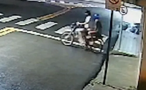 
          Imagem ilustrativa da imagem Pai paga R$ 5 mil à vítima após crime do filho
          