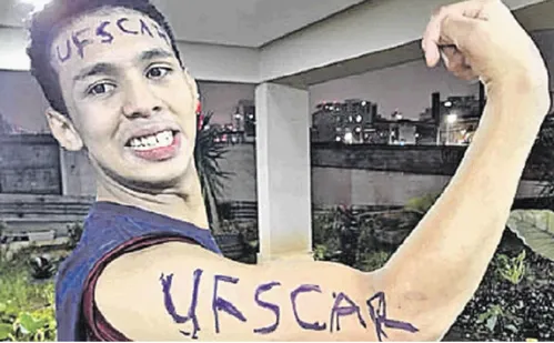 
          Imagem ilustrativa da imagem "Passei, mamãe": jovem com paralisia cerebral celebra o 2º lugar na federal
          
