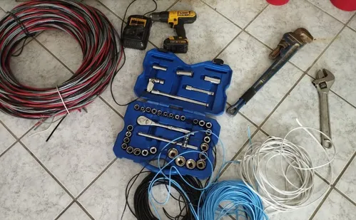 
          Imagem ilustrativa da imagem Polícia prende homem por roubo de 800 kg de pimenta-do-reino em Boa Esperança
          