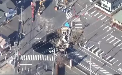 
          Imagem ilustrativa da imagem Por que Japão não consegue resgatar idoso que caiu em cratera há 4 dias
          