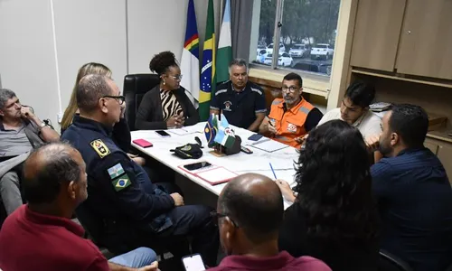 
          Imagem ilustrativa da imagem Trabalhador morre afogado após cair em canal encoberto por águas em Camaragibe
          