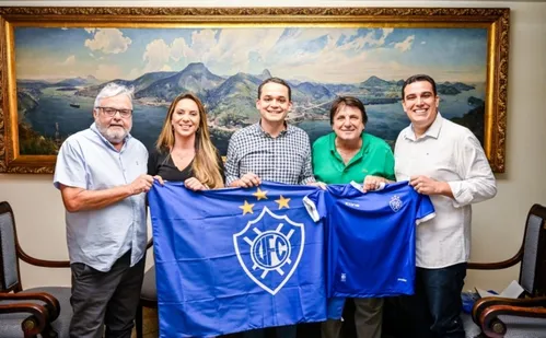 
          Imagem ilustrativa da imagem Prefeitura firma acordo com o Vitória para ações sociais no Estádio Salvador Costa
          