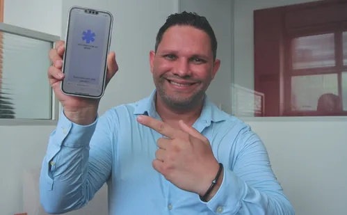 
          Imagem ilustrativa da imagem Professor cria aplicativo para ajudar deficientes auditivos
          