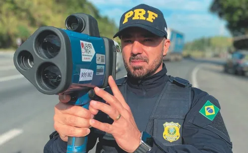 
          Imagem ilustrativa da imagem Radares flagram 1.700 motoristas todo dia por excesso de velocidade
          