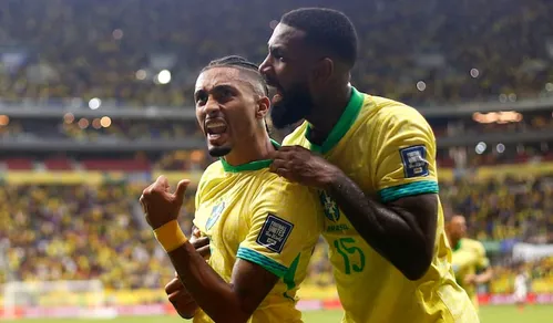 
          Imagem ilustrativa da imagem Raphinha cita Messi como melhor do mundo e quer repetir sucesso de Neymar no Barcelona
          