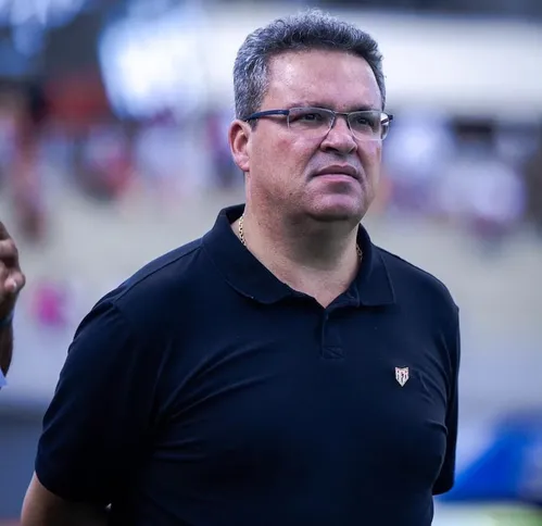 
          Imagem ilustrativa da imagem Repórter deixa entrevista após comentário machista do presidente do Atlético-GO
          