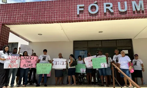 
          Imagem ilustrativa da imagem Revelações: homem mata companheira e pede a uma criança que ajude a lavar o corpo
          