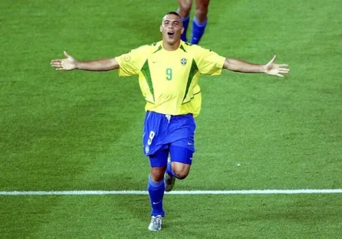 
          Imagem ilustrativa da imagem Ronaldo é ‘ignorado’ por CBF em vídeo de lendas da seleção brasileira
          