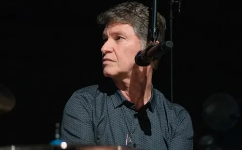 
          Imagem ilustrativa da imagem Roupa Nova atualiza estado de saúde do baterista Serginho Herval após acidente
          