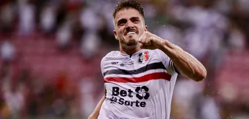 
          Imagem ilustrativa da imagem Santa Cruz vence Jaguar de goleada: 4x0, e avança na classificação
          