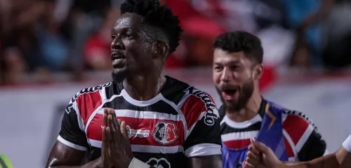 
          Imagem ilustrativa da imagem Santa Cruz vence o Retrô nos minutos finais e assume liderança
          