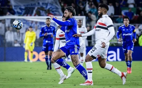 
          Imagem ilustrativa da imagem São Paulo e Cruzeiro empatam sem brilho em estreias de Gabigol, Dudu e Oscar
          
