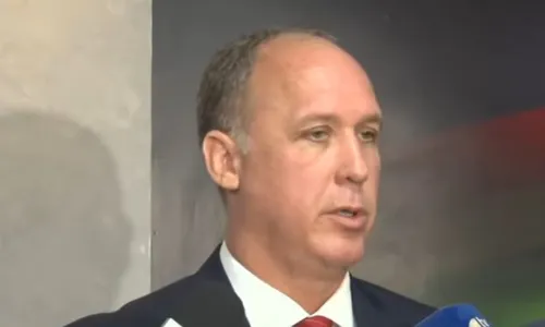 
          Imagem ilustrativa da imagem Secretário culpa relatório ‘genérico’ e expõe colapso da segurança em clássico
          