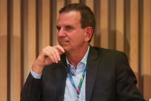 
          Imagem ilustrativa da imagem Segurança da equipe do prefeito do Rio, Eduardo Paes, é baleado em tentativa de assalto
          