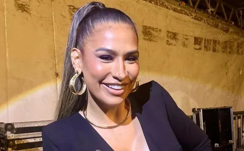 
          Imagem ilustrativa da imagem Simone Mendes passa por novo procedimento estético: 'Pelezinha caída'
          