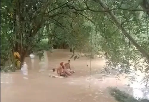 
          Imagem ilustrativa da imagem Sumido há dois dias, corpo de adolescente de 14 anos é encontrado no Rio Jaboatão
          