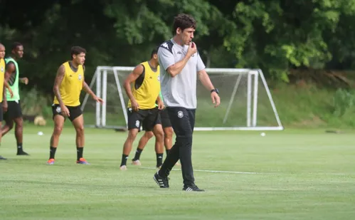 
          Imagem ilustrativa da imagem Técnico do Rio Branco projeta clássico contra o Vitória: "Adversário forte"
          
