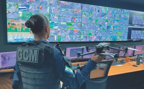 
          Imagem ilustrativa da imagem Tecnologia contra o crime: drones com alto-falante e câmeras com superzoom
          