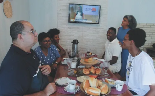 
          Imagem ilustrativa da imagem Tribuna Manhã: uma companhia para o seu café na TV Tribuna/Band
          