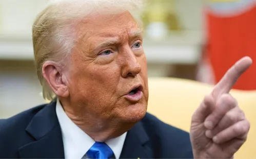 
          Imagem ilustrativa da imagem Trump dobra para 50% as tarifas cobradas sobre aço e alumínio do Canadá
          