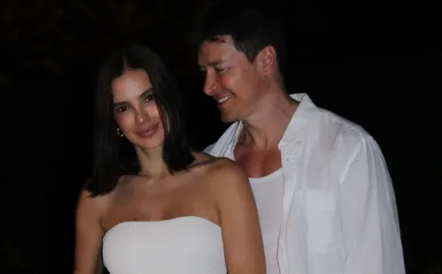 
          Imagem ilustrativa da imagem 'Vera está curada', comemora Rodrigo Faro em novo vídeo
          