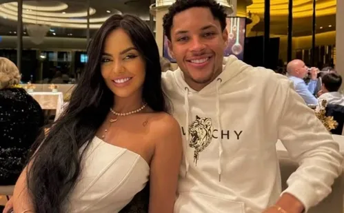 
          Imagem ilustrativa da imagem Vitor Roque entra em processo de divórcio com influenciadora um ano após casamento
          