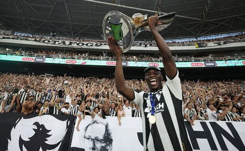 
          Imagem ilustrativa da imagem Zenit anuncia chegada de Luiz Henrique e saídas de Artur e Wendel para o Botafogo
          