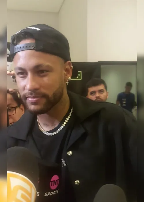Imagem ilustrativa da imagem Memphis e Augusto Melo vão ao vestiário do Santos encontrar Neymar após clássico