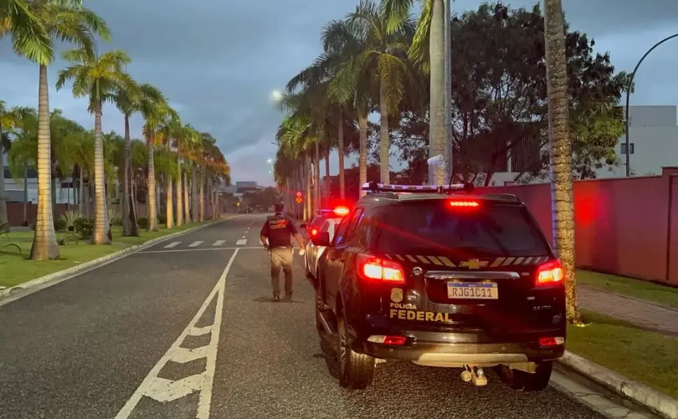 Imagem ilustrativa da imagem Ação da PF mira tráfico internacional de fuzis de Miami para o Rio