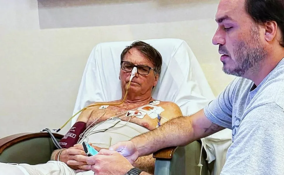 Imagem ilustrativa da imagem Bolsonaro segue estável na UTI e em jejum oral