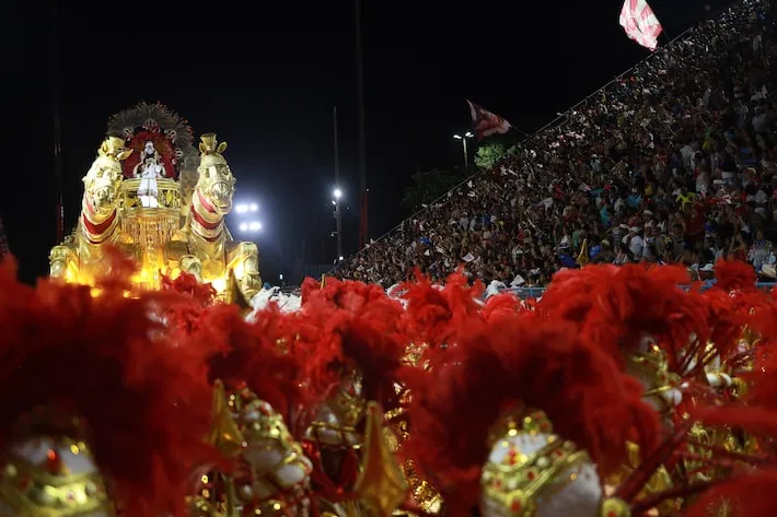 Imagem ilustrativa da imagem ‘Canalhas’, ‘ladrões’ e ‘ratos’: veja reclamações de escolas de samba do Rio sobre notas do Carnaval