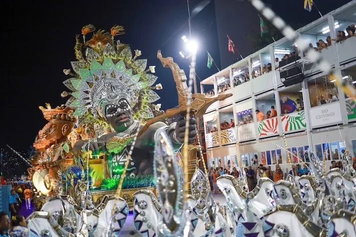 Imagem ilustrativa da imagem ‘Canalhas’, ‘ladrões’ e ‘ratos’: veja reclamações de escolas de samba do Rio sobre notas do Carnaval