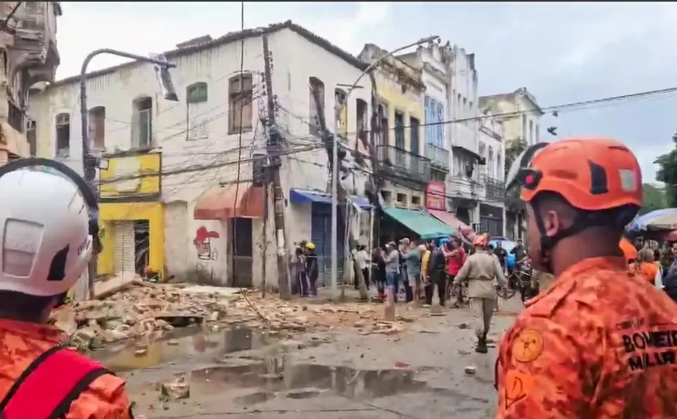 Imagem ilustrativa da imagem Casarão no centro do Rio de Janeiro desaba e uma pessoa morre