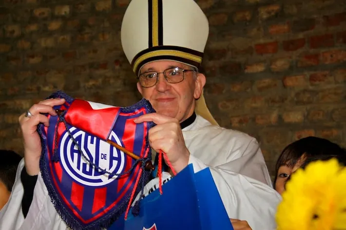 Imagem ilustrativa da imagem San Lorenzo faz homenagem comovente ao papa Francisco; veja vídeo