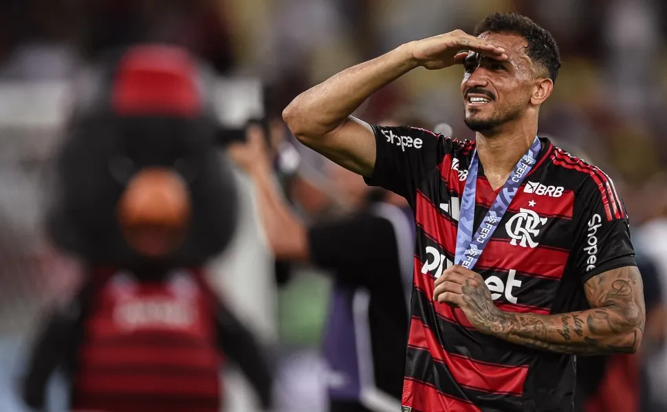 Imagem ilustrativa da imagem Danilo está fora das estreias do Fla no Brasileiro e na Libertadores