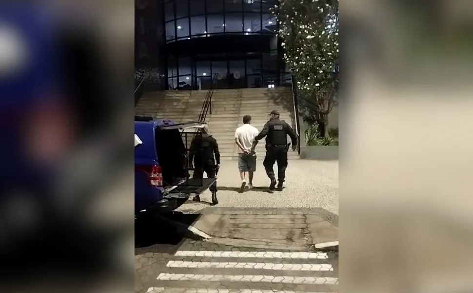 Imagem ilustrativa da imagem Estrangeiros são presos em Vitória por furtar objetos em carros e enviar para SP